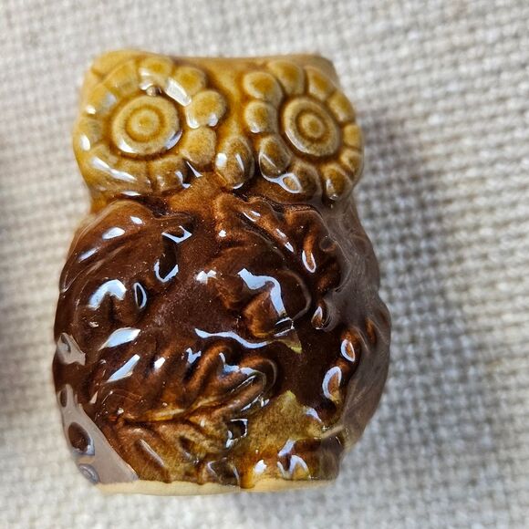 Vintage Two Toned Brown Ceramic Owl & Leaf Salt & Pepper Shakers - Picture 9 of 9